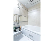 【大阪府/大阪市北区樋之口町】シティタワー大阪天満 浴室：追焚機能付きの浴室。浴室換気乾燥機も設置されています。