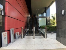 【大阪府/大阪市北区樋之口町】シティタワー大阪天満 エントランス：２階エントランスへとつながるエスカレーター