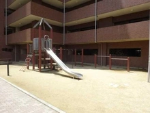【大阪府/大阪市淀川区新高】キングスクエア北大阪パークフェリス　 I番館 敷地内