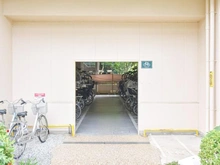 【大阪府/大阪市城東区東中浜】リバーガーデン森の城 駐輪場
