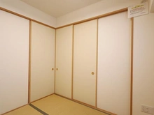【大阪府/東大阪市菱屋西】ブランニード河内小阪 和室