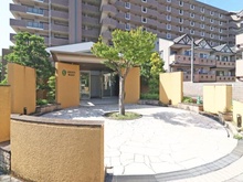 【大阪府/大阪市西淀川区大和田】ジェネラスグリーンロード エントランス