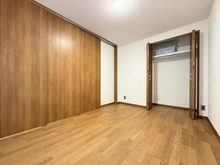 【大阪府/大阪市北区本庄東】ルイシャトレ梅田北 洋室：収納開口時