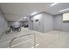 【大阪府/大阪市中央区久太郎町】ローレルタワー堺筋本町 駐輪場