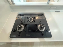 【東京都/大田区大森西】エンゼルハイム大森町第二 キッチン：三口コンロ