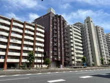 【東京都/大田区大森本町】ライオンズマンション大森本町 外観：中央の茶色い建物