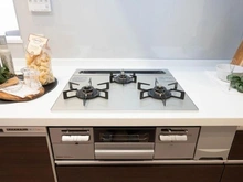 【東京都/墨田区横網】ライオンズマンション両国リバーステージ キッチン：三口コンロ