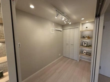 【東京都/墨田区東駒形】グラントレゾール駒形 洋室：※リビング隣接部分
※小物は備え付けではありません。