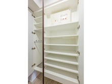 【東京都/江戸川区本一色】レーベン新小岩 innovia 下足入