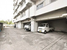 【東京都/足立区谷中】グランヴィラ綾瀬 駐車場：別途使用料がかかります。
