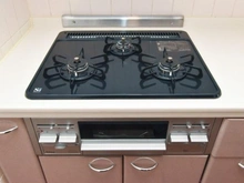 【東京都/調布市染地】フォルスコート調布染地公園 キッチン：三口コンロ