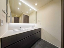 【東京都/港区高輪】高輪ザ・レジデンス 洗面室：※写真は空室時のものになりますので現況と異なる可能性がございます。