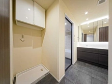 【東京都/港区高輪】高輪ザ・レジデンス 洗面室：※写真は空室時のものになりますので現況と異なる可能性がございます。