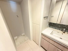 【東京都/品川区上大崎】ディアナコート池田山公園 洗面室：※写真はCGで荷物等を消しております。