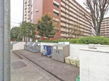 【東京都/府中市住吉町】府中住吉町住宅1号棟 共用部：ゴミ置き場