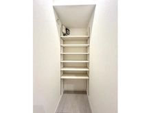 【東京都/府中市八幡町】プレシス府中リヴェスタ 収納：シューズインクローゼット