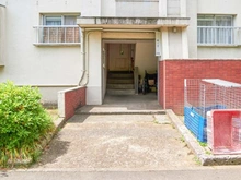 【東京都/調布市染地】多摩川住宅ハ-7号棟 敷地内