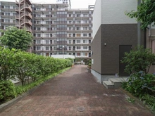 【東京都/府中市押立町】コープ府中武蔵野台1号棟 敷地内