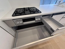 【東京都/府中市東芝町】エフユニバース キッチン：コンロ下、小物収納