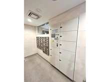 【東京都/調布市小島町】シティハウス調布ステーションコート 宅配BOX：写真奥：メールBOX