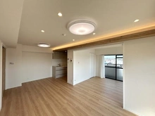 【東京都/府中市若松町】グレイスコート東府中 リビング・ダイニング：（右奥）洋室