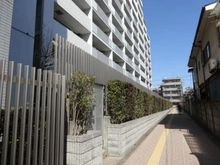 【東京都/府中市西府町】ライオンズガーデン府中アクロスフォート 前面道路