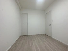 【東京都/稲城市東長沼】稲城ガーデニア弐番館 サービスルーム（納戸）