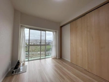 【神奈川県/横浜市栄区長沼町】恒陽戸塚マンション 洋室：約5.5帖