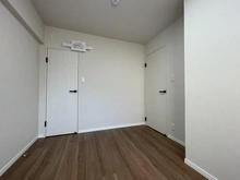 【神奈川県/横浜市保土ケ谷区権太坂】コスモ保土ヶ谷グリーンプラザ 収納：洋室約6.0帖ウォークインクローゼット