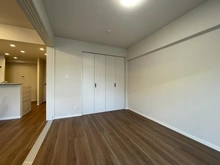 【神奈川県/横浜市保土ケ谷区権太坂】コスモ保土ヶ谷グリーンプラザ 洋室：約5.8帖　左リビングダイニング