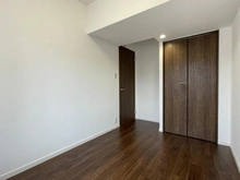 【神奈川県/横浜市戸塚区上矢部町】ラムーナ横浜戸塚 スカイリッジ　F棟 収納：洋室約5.0帖　玄関側