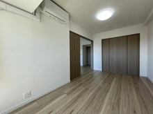 【神奈川県/横浜市戸塚区品濃町】ニューシティ東戸塚 東の街四号館 洋室：約9.0帖　右奥：LDK