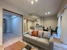 【神奈川県/横浜市戸塚区戸塚町】グランシティユーロコート戸塚 LDK：左　洋室5.0帖