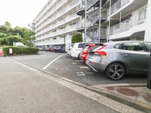 【神奈川県/横浜市戸塚区戸塚町】ベルシャトウ戸塚 弐番館 駐車場