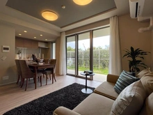 【神奈川県/横浜市戸塚区上倉田町】ライオンズガーデンシティ戸塚 リビング・ダイニング：〇家具・調度品等は販売価格に含まれておりません。