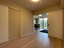 【神奈川県/横浜市戸塚区上倉田町】ライオンズガーデンシティ戸塚 洋室：約5.5帖　奥リビング・ダイニング