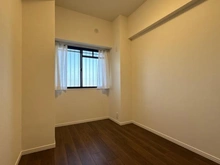 【神奈川県/横浜市戸塚区平戸】アークハイム東戸塚 洋室：玄関側　約4.2帖