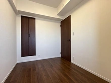 【神奈川県/横浜市戸塚区平戸】アークハイム東戸塚 洋室：玄関側　約4.2帖　クローゼット