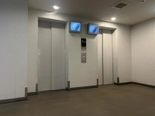 【神奈川県/横浜市戸塚区戸塚町】ブランズ戸塚 エレベーターホール