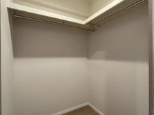 【神奈川県/横浜市戸塚区上矢部町】モアコート戸塚 ウォークインクローゼット：洋室約7.9帖内