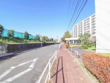 【神奈川県/横浜市戸塚区深谷町】市ドリームハイツ 2号棟 前面道路
