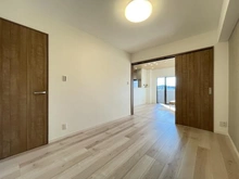 【神奈川県/横浜市栄区飯島町】ダイアパレスワンダースケープ  洋室：約5.6帖　　奥：LDK