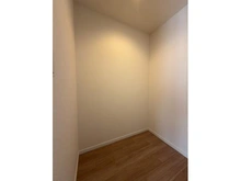 【神奈川県/横浜市保土ケ谷区権太坂】グレーシアテラス東戸塚 サービスルーム(納戸)：約0.9帖