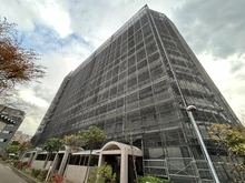 【神奈川県/横浜市戸塚区品濃町】ニューシティ東戸塚クレール丘の街 4号棟 外観：大規模修繕中