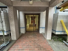 【神奈川県/横浜市戸塚区品濃町】ニューシティ東戸塚クレール丘の街 4号棟 エントランス：大規模修繕中