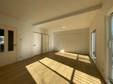 【神奈川県/横浜市泉区和泉町】グリーンハイムいずみ野B地区 23号棟 リビング・ダイニング：右奥　引き戸：物入