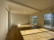 【神奈川県/横浜市泉区和泉町】グリーンハイムいずみ野B地区 23号棟 リビング・ダイニング：左　引き戸：物入