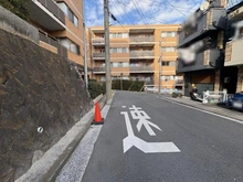 【神奈川県/横浜市港南区大久保】グレイスガーデン上大岡 前面道路