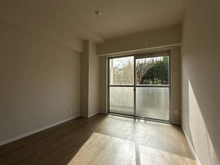 【神奈川県/横浜市戸塚区上矢部町】ベルメゾン東戸塚 洋室：約6.0帖