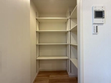 【神奈川県/横浜市戸塚区戸塚町】ライオンズステージ戸塚ルヴェールの丘 物入：シンク　右手